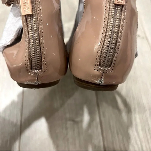 Kenneth Cole REACTION Patent Nude Sandals - Picture 5 of 7